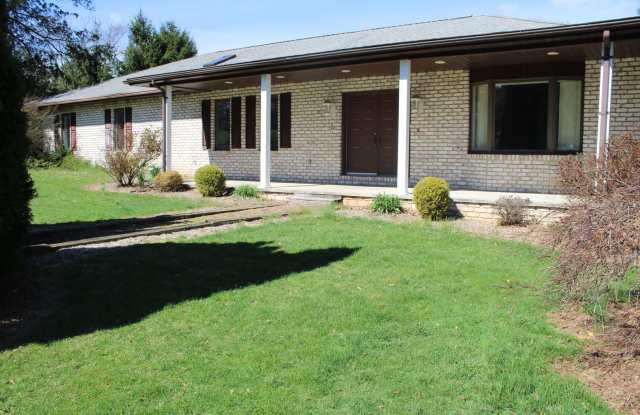 Cozy Rancher in York photos photos