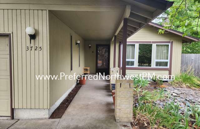 Beautiful 3 Bedroom Home off Garden Way photos photos