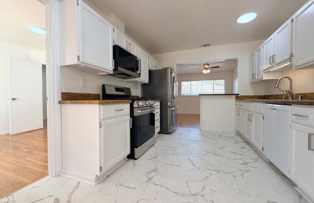 Welcome to the Oaks Charming 3-Bedroom Home in a Private Oasis Setting Gallery 1