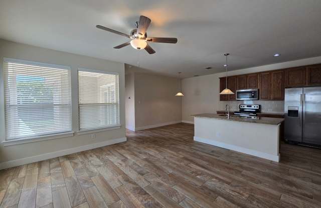 Walk to Faust St Bridge/ FRidge, Washer, &  Dryer Included/ Primary Bedroom 1st Floor /CISD Gallery 3
