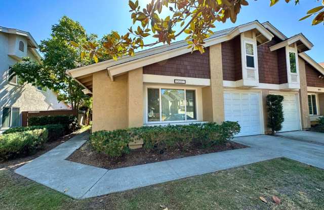 Spacious 3 bedroom plus bonus room in Paradise Hills! Gallery 1