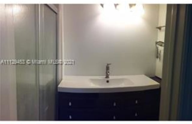 422 Northeast 210th Circle Terrace Gallery 2