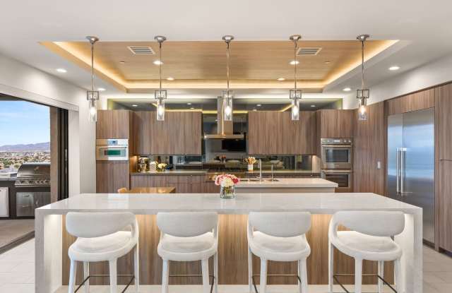 LUXURY 5 BEDROOM HOME IN THE BLUFFS Gallery 4