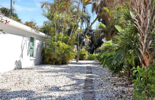 Remodeled 4BR Home Near Downtown Sarasota - 2077 5th Street, Sarasota, FL 34237