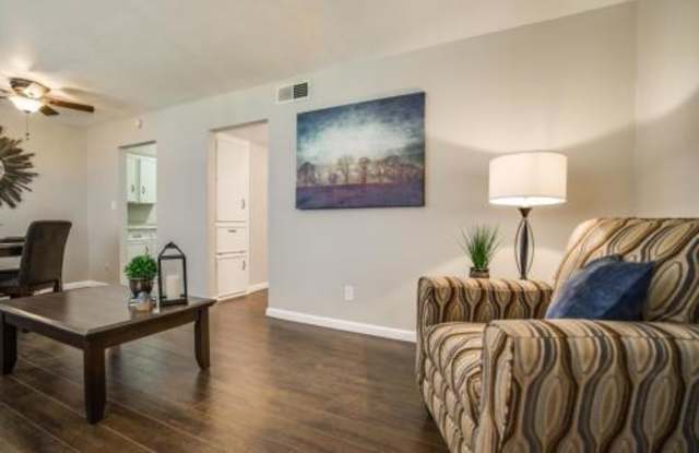 5656 Liveoak Street Gallery 2