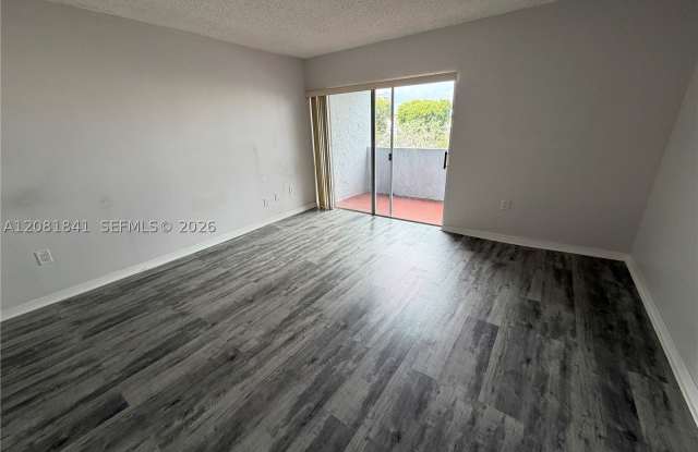 9371 Fontainebleau Blvd Gallery 3