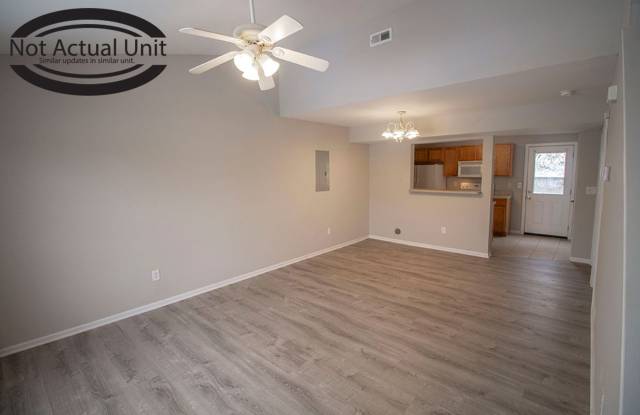 Spacious north-side 4 bedroom duplex photos photos