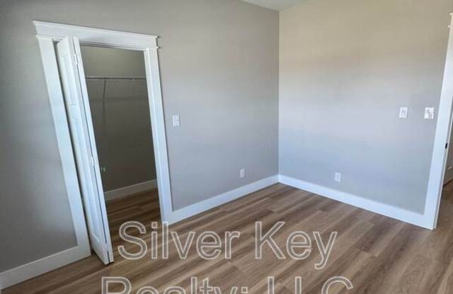 918 Stratford Avenue Gallery 4