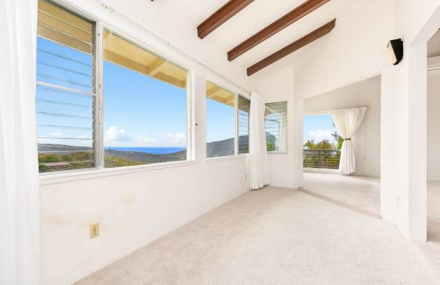 Mariner's Ridge SPACIOUS 4 bedroom, 3.5 bath HOUSE, enclosed garage, views photos photos