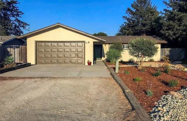 Delightful Home with Fenced Yard Great Cul de sac in Arroyo Grande! photos photos