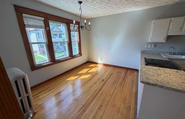 17 Englewood Avenue Gallery 3