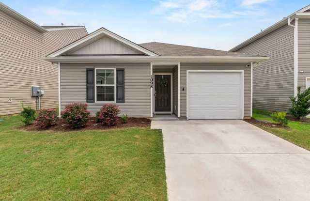 Wonderful Four Bedroom Home. Minutes Away from Ft. Jackson! photos photos