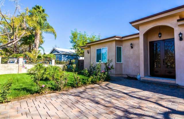 8124 Shadyglade Avenue Gallery 2