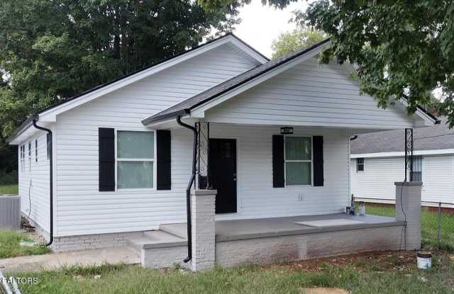 1009 Cedarwood St Gallery 1