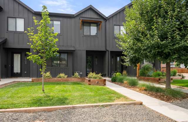 Stunning Furnished Farmhouse-Style Duplex in South Englewood photos photos