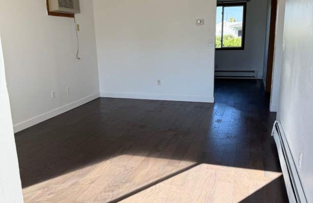 1710 Harding Street Gallery 1