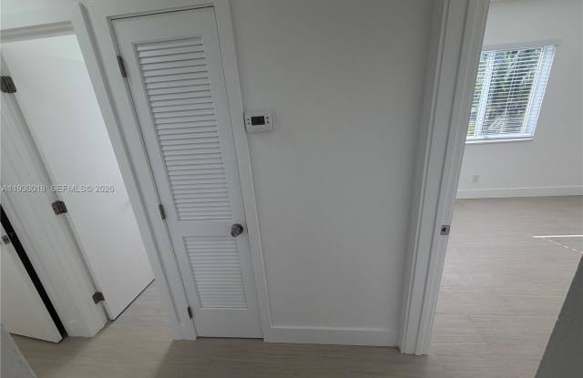 1045 Sw 8th Ave photos photos