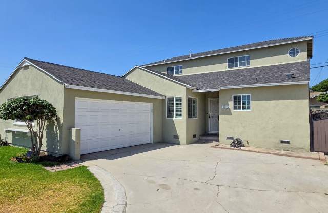 5 Bed 3 Bath House With Amazing Salt Water Pool! photos photos