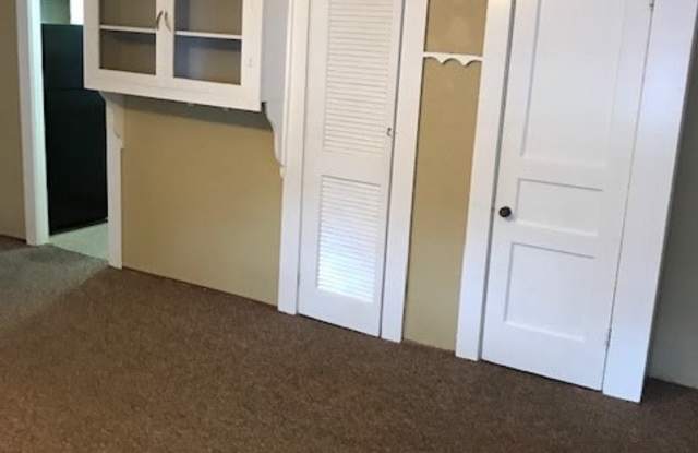 Downtown Efficiency with separate Bedroom Available Now! photos photos