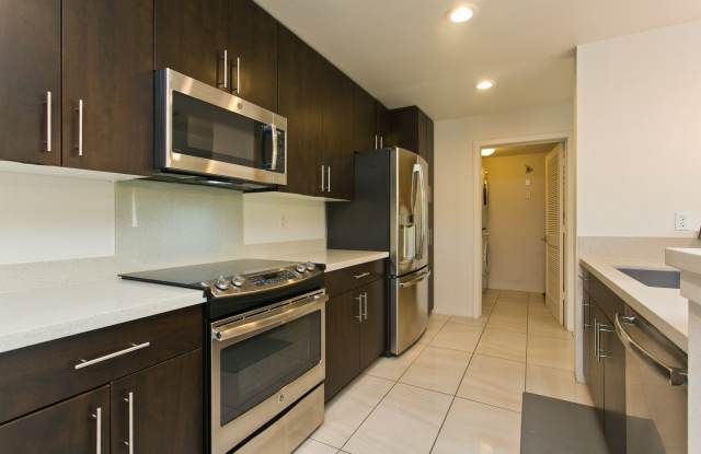 Wonderfully located - Three bedroom two bath condo in Ka Malanai - 497 Kailua Road, Honolulu County, HI 96734