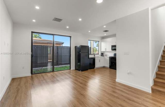 425 SW 1st St photos photos