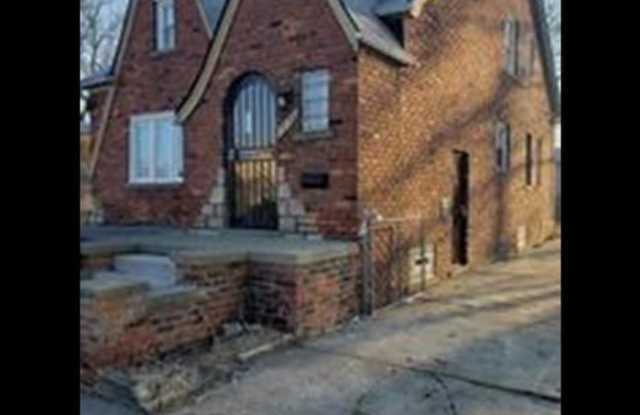 17156 Winthrop Street Gallery 2
