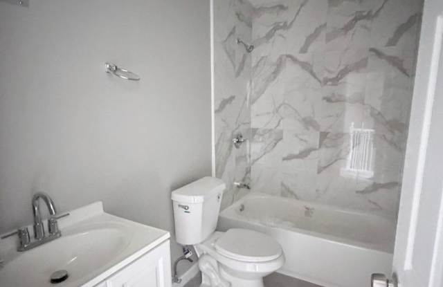 Newly Renovated 2-Bedroom Townhouse in a Prime Location! Gallery 4