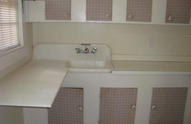 Adorable Downtown Apartment Gallery 4