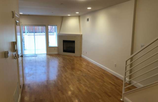 OPEN TOMORROW! Huge bi-level 3 bedroom 2.5 bath loft style apartment w/huge sunny yard, gas fireplace, remodeled kitchen, in-unit laundry and garage parking Gallery 3