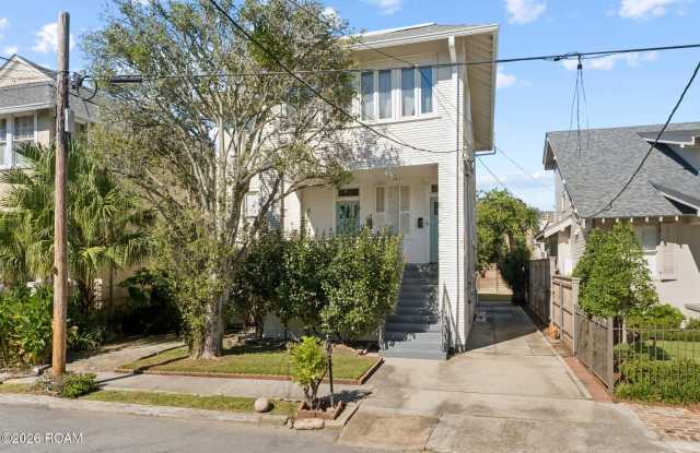 5527 Pitt Street Gallery 1