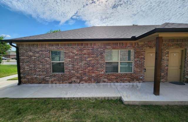 418 E 13th photos photos