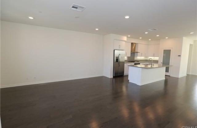 134 Paramount Gallery 4