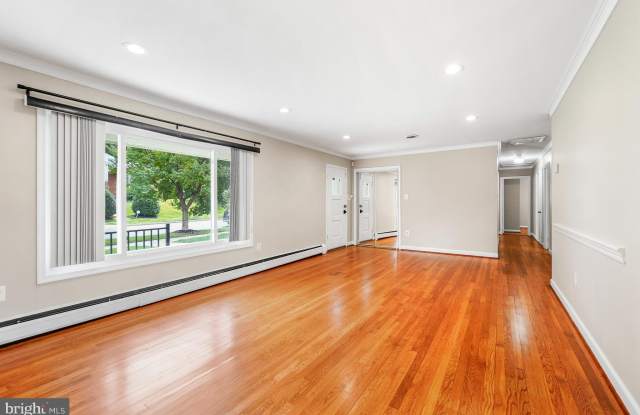 8005 MURRAY HILL Drive Gallery 4