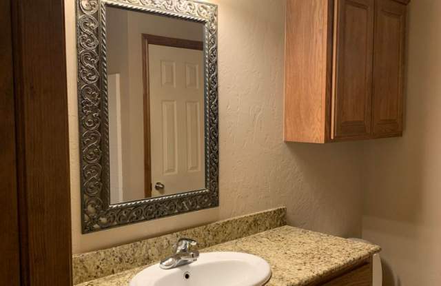 3 bedroom, 2 bathroom, 2 car garage Gallery 4