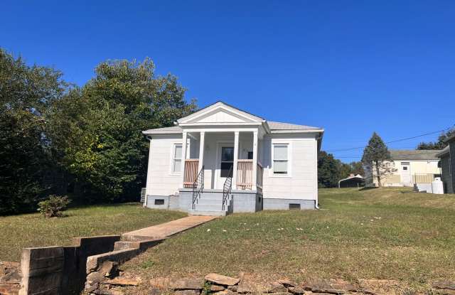 Cute cottage in the heart of Altavista photos photos