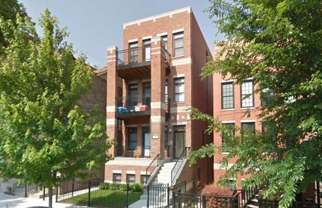 2334 N Greenview Gallery 3