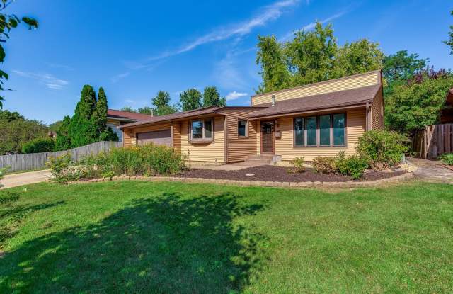Nicely Remodeled 4bd 2ba 2 car garage plus storage shed, Fenced Yard photos photos