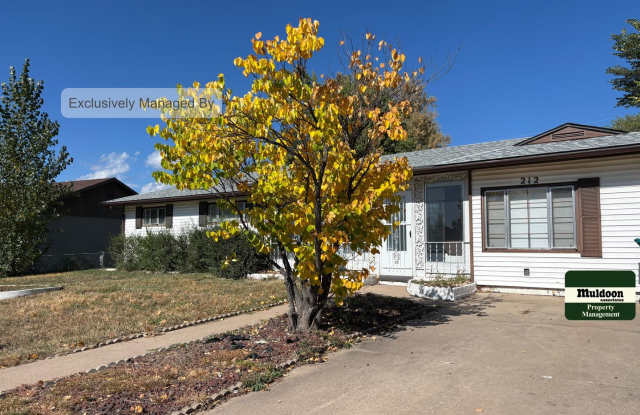 Available Now! Main Level Living, Close to Ft Carson. 1 pet large or small dog ok - 212 Grape Drive, Security-Widefield, CO 80911