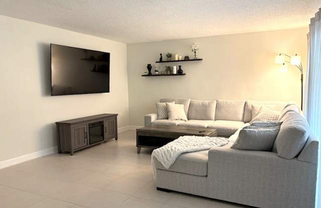 Adorable 2 Bedroom Townhome in Port Orange! Gallery 4