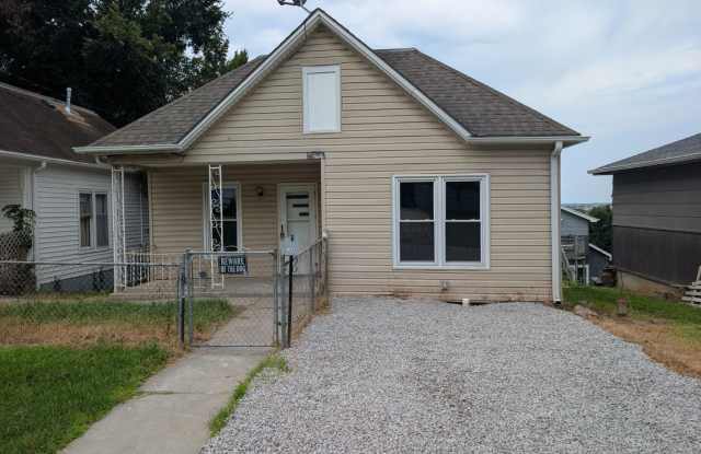 Remodeled 2-Bedroom and 1 Bathroom & Off-Street Parking Gallery 1