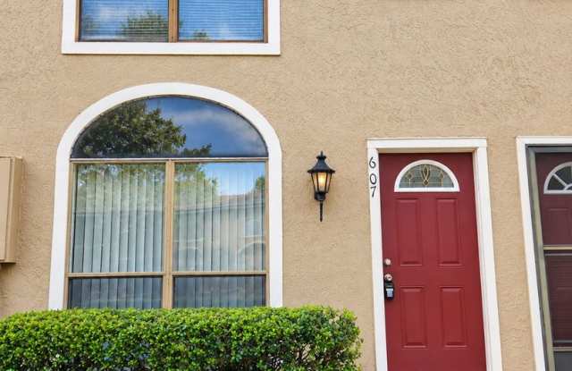 Freshly Updated 2-Bedroom Townhome in Winter Springs – Community Pools & Great Amenities! Gallery 1
