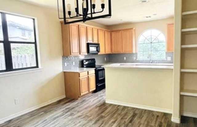 1405 Delsie Dr #B, Lakeway, Texas 78734 Gallery 3
