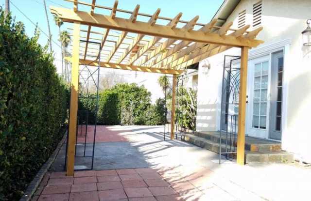 3877 Seneca Avenue Gallery 4