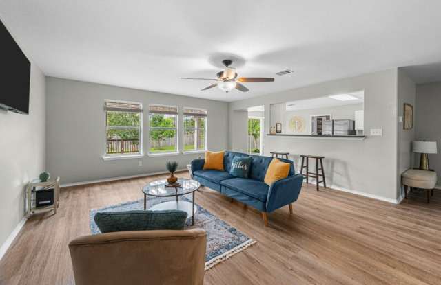 1001 Lincolns Sparrow Cove Gallery 3