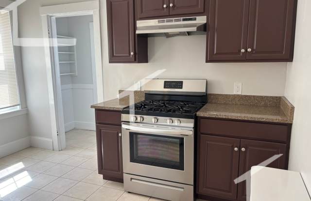 Huge, newly renovated 3 bed unit near Oak Square. photos photos