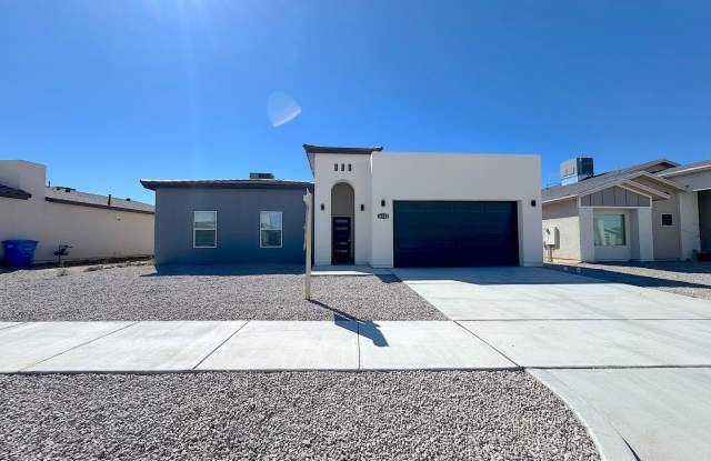 Beautiful 4bed 2.5bath with Refrig A/C! - 12028 Iron Hollow Street, Socorro, TX 79927