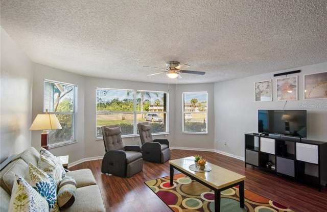 2747 N POINCIANA BOULEVARD Gallery 3