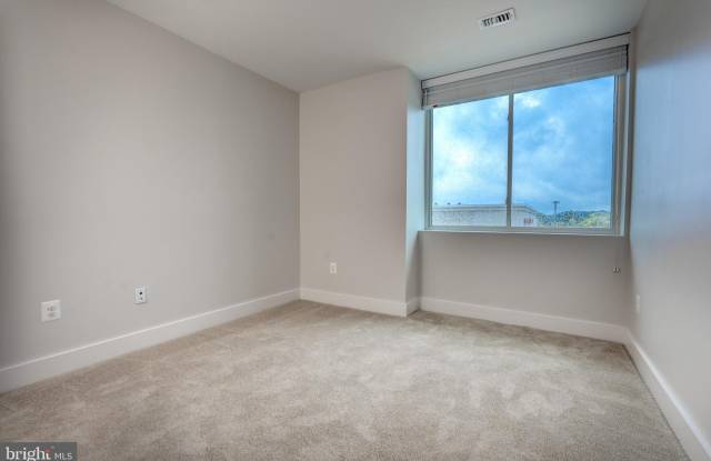 19520 VILLAGE WALK Drive Gallery 4