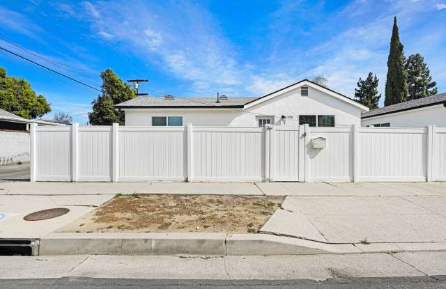 Private  Renovated 2-Bedroom Guest House in Prime Granada Hills Location photos photos