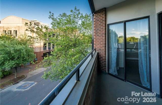 224 N Poplar Street photos photos